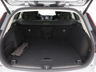 Volvo V60 Volvo V60 Cross Country 2.0 B5 AWD Core | Driver Awareness Pack - afbeelding nr 13