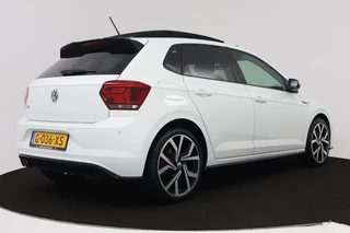 Volkswagen Polo Volkswagen Polo 2.0 TSI GTI (PANORAMADAK, NL-AUTO, NAVIGATIE, ACHTERUITRIJCAMERA, AUTOMAAT, CRUISE ADAPTIEF, PARKEERSENSOREN) - afbeelding nr 10