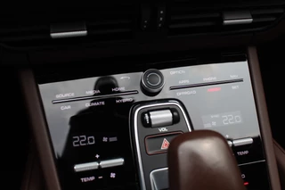 Porsche Cayenne Porsche Cayenne 3.0 E-Hybrid / Trekhaak / 360Camera / Burmester / Sportdesign / Sportchrono / Softclose / 21'' / Luchtvering / Keyless / Stuurverwarming / Matrix LED / DAB - afbeelding nr 24