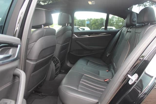BMW 5 Serie BMW 5 Serie 530e iPerformance eDrive Ed. M Sport / Schuifdak / Camera / Leder / Head-up / 18'' / Virtual Cockpit / Stoelverwarming / DAB / Cruise Control - afbeelding nr 9