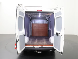 Peugeot Boxer Peugeot Boxer 2.0BlueHDI 130PK L2H2 Premium | Glasresteel | Trekhaak | Navigatie | 3-Persoons | Airco | Cruise | Betimmering - afbeelding nr 4