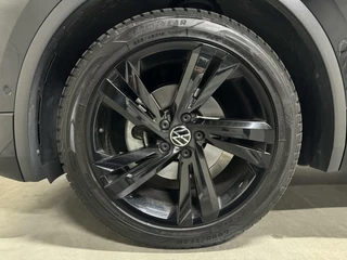 Volkswagen Tiguan Volkswagen Tiguan 1.5 TSI R-Line Black Style Pano H/K NAP - afbeelding nr 60