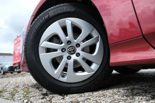 Toyota Prius Toyota Prius 1.8 122PK Hybrid Aspiration Automaat | Bluetooth | - afbeelding nr 9
