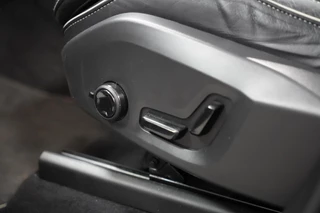 Volvo XC60 Volvo XC60 2.0 T8 AWD R-Design Lucht|Pano|Memory|Leder|Dodehoeksdetectie|Camera - afbeelding nr 7