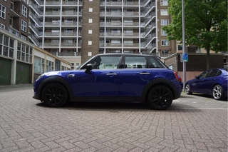 MINI Cooper MINI Cooper Mini 1.5 Pepper | NL AUTO | HUD | Sportinterieur (leer/ stof/ stoelverwarming) | Apple Carplay | Sfeerverlichting | 17inch | LED pakket | Keyless GO/ ENTRY | DUAL ZONE CLIMATE | Bonnet Stripes | Zwart dak | Front- achterspoiler - afbeelding nr 7