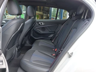 BMW 1 Serie BMW 1 Serie 116i Automaat Business Edition M-Sport | Navi | Apple Carplay+Android Auto | Clima | Cruise | Led Koplampen | Panorama Schuifdak | Pdc V+A+Camera | Licht+Regensensor | Privacy Glass | 17''lm - afbeelding nr 10