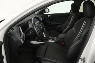 BMW 1 Serie BMW 1-serie 118i Advantage | Panoramadak | Stoelverwarming |  Camera | Sportstoelen | Full LED | Navigatie | Live Cockpit - afbeelding nr 4