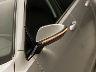 Volkswagen Golf Volkswagen Golf 1.0 TSI Sportline (APPLE CARPLAY, GROOT NAVI, CLIMATE, STOELVERWARMING, DYNAMISCHE KNIPPERLICHTEN, MASSAGE, ALCANTARA, ADAPTIVE CRUISE, PARKEERSENSOREN, GETINT GLAS, LM VELGEN, NIEUWSTAAT) - afbeelding nr 36