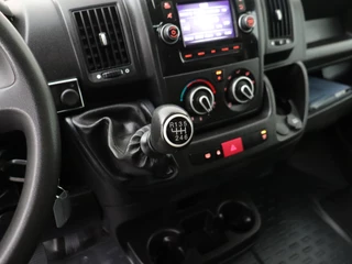Peugeot Boxer Peugeot Boxer 2.0 BlueHDI 130PK Premium | 2xSchuifdeur | Navigatie | Airco | Trekhaak | Betimmering - afbeelding nr 15
