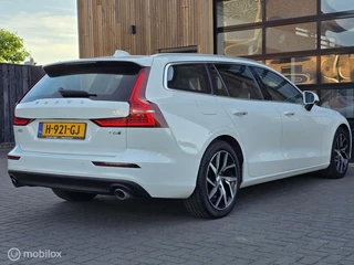 Volvo V60 VOLVO V60 2.0 T6 TWIN ENGINE AWD 342 PK CARPLAY STANDKACHEL - afbeelding nr 6
