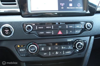 Kia e-Niro Kia e-Niro ExecutiveLine 64 kWh, Leer, Memory, stuur- Stoel verwarming/ventilatie, Pdc voor- achter, Camera, Adaptief Cruise, Dode hoek detectie, Carplay, Clima, Navi, Donkerglas. - afbeelding nr 34