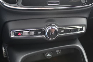 Volvo XC40 Volvo XC40 1.5 T5 Recharge R-Design / Trekhaak / Panoramadak / Camera / Navigatie / 19'' / Leder&Alcantara / Getint glas / DAB / ACC / Stoelverwarming - afbeelding nr 23