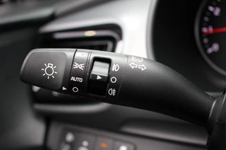 Kia Stonic Kia Stonic 1.0 T-GDi Platinum Edition | Schuifdak | Leder | Camera - afbeelding nr 36