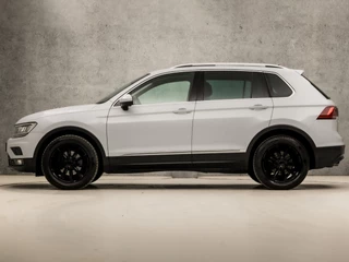 Volkswagen Tiguan Volkswagen Tiguan 1.5 TSI ACT Sportline Business 150Pk Automaat (PANORAMADAK, APPLE CARPLAY, GROOT NAVI, LED KOPLAMPEN, KEYLESS, LEDEREN SPORTSTOELEN, STOELVERWARMING, ADAPTIVE CRUISE, ELEK ACHTERKLEP, GETINT GLAS, NIEUWSTAAT) - afbeelding nr 2
