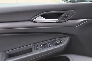Volkswagen Golf Volkswagen Golf 1.5 eTSI Style / Camera / Head-up / Virtual Cockpit / Leder&Alcantara / 17'' / Keyless / ACC / DAB / Full LED / Stoelverwarming - afbeelding nr 34