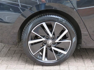 Škoda Octavia Škoda Octavia Combi 1.4 TSI 204pk IV PHEV Business Edition / Stoel & stuurwiel verwarming / Navi / Led / 18 Inch / BOVAG garantie - afbeelding nr 9