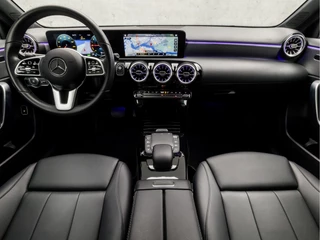 Mercedes-Benz A-Klasse Mercedes-Benz A-Klasse 250 e Business Solution Luxury 218Pk Automaat (GROOT NAVI, SFEERVERLICHTING, WIDESCREEN, CAMERA, LEDER, STOELVERWARMING, SPORTSTOELEN, CRUISE, LANE ASSIST, NIEUWSTAAT) - afbeelding nr 6