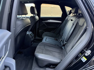 Audi Q5 Audi Q5 55 TFSI e quattro Competition 367PK S-Line PANO/LUCHTVERING/TREKHAAK/360CAMERA/MASSAGE/KEYLESS/MATRIX/VIRTUAL/CARPLAY/SFEER/19