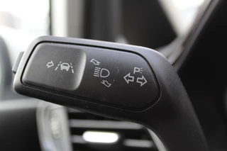 Ford Fiesta Ford Fiesta 1.0-100pk EcoBoost Titanium 5drs. Uiterst nette, luxe en zuinige Ford Fiesta. Voalautm. airco, Cruise control, Navigatie, LM wielen, Metallic lak, Parkeersensoren achter, Telefoonvoorb., Lane assist etc. - afbeelding nr 12