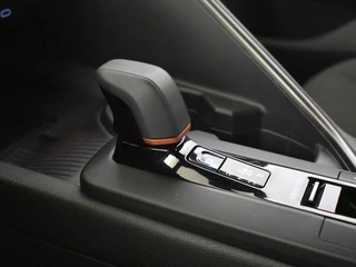 Toyota C-HR Toyota C-HR 1.8 Hybrid 140 First Edition | Parkeersensoren V+A | BLS | Elect - afbeelding nr 30