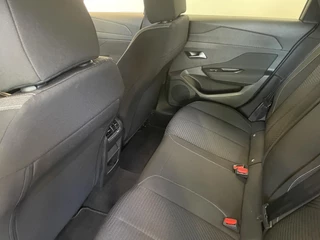 Peugeot 308 Peugeot 308 SW 1.6 PHEV 180pk Active Pack Business Navigatie Carplay PDC VA + Camera 17