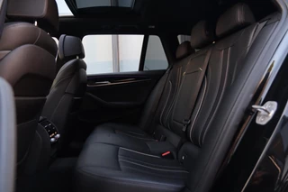 BMW 5 Serie BMW 5-serie Touring 540i xDrive / PANODAK / Soft Close / CAMERA / HUD / KEYLESS - afbeelding nr 29