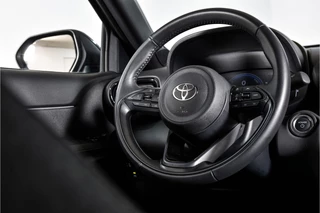 Toyota Yaris Cross | Dig.Cockpit | Adapt.Cruise | Stoelverwarming | Camera | PDC | App.Connect | Auto.Airco | LM 17