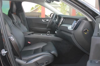 Volvo XC60 Volvo XC60 T6 Recharge AWD Plus Dark | Longe Range | Panoramadak | Leder | Parkeercamera | Stoelverwarming | Memory Stoelen | Keyless - afbeelding nr 24