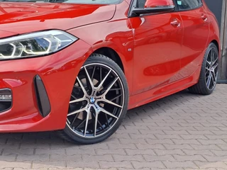 BMW 1 Serie | Navi | Sportinterieur | Stoelverw.| Head-up | Leder | M-Sport - Model 2020 - afbeelding nr 47