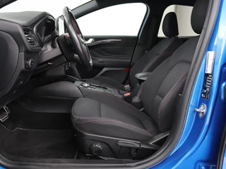 Ford Focus Ford Focus 1.0 EcoBoost ST Line | Stoel & stuurverwarming |  Camera | Trekhaak | Climate control | Carplay | Navigatie | Cruise control - afbeelding nr 4