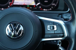 Volkswagen Golf Volkswagen Golf 7.5 GTI DSG / Vol Opties! / 230PK! / DSG / ACC / Pano / Virtual Cockpit / Camera / Navi / 19