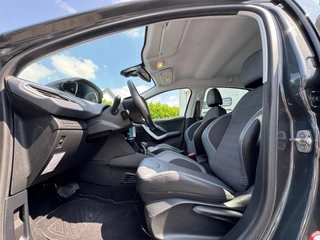 Peugeot 208 Peugeot 208 1.2 PureTech Allure AUTOMAAT / CARPLAY / CRUISE / PDC / BLUETOOTH / ECC / AIRCO / NL AUTO - afbeelding nr 13