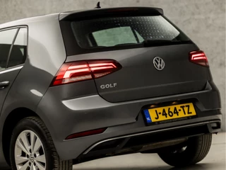 Volkswagen Golf Automaat (APPLE CARPLAY, GROOT NAVI, CLIMATE, CAMERA, STOELVERWARMING, SPORTSTOELEN, ADAPTIVE CRUISE, DAB+, NIEUWE APK, NIEUWSTAAT) - afbeelding nr 13