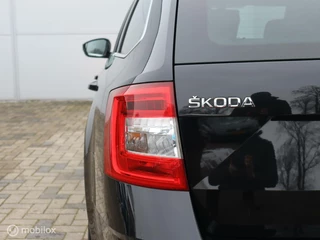 Škoda Octavia Skoda Octavia Combi 1.0 TSI Automaat PDC Leer Stoelverwarming - afbeelding nr 31