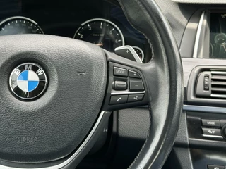 BMW 5 Serie BMW 5-serie 528xi High Executive, NL AUTO, NAP, PANO, NAVI, CRUISE, ECC-AIRCO, HUD, DODEHOEK, COMFORT STOELEN, CAMERA, LICHTMETAAL 17