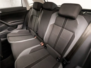 Volkswagen Polo Volkswagen Polo 1.0 TSI R-Line Sport (SCHUIFDAK, VIRTUAL COCKPIT, APPLE CARPLAY, GROOT NAVI, CLIMATE, SPORTSTOELEN, LED KOPLAMPEN, PARKEERSENSOREN, GETINT GLAS, NIEUWE APK, NIEUWSTAAT) - afbeelding nr 16