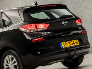 Hyundai i30 (APPLE CARPLAY, NAVIGATIE, CLIMATE, XENON, CAMERA, SPORTSTOELEN, PARKEERSENSOREN, LM VELGEN, CRUISE, NIEUWSTAAT) - afbeelding nr 11