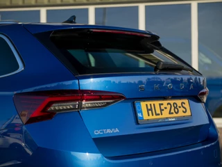 Škoda Octavia | Matrix LED | Lodge Interieur | Chrome pakket | Stoel-, Stuur- & voorruitverwarming | Navi 13inch | Wireless App-connect | El. achterklep m.sensor | ACC | Winterpakket - afbeelding nr 41