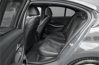 BMW 3 Serie BMW 3 Serie 318i M-Sport Shadow Individual Schuifdak HiFi 19
