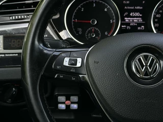 Volkswagen Touran Volkswagen Touran 2.0 TDI SCR EURO 6, HONDENAUTO, FACELIFT, NAVI, CRUISE, ECC-AIRCO, PARKEERSENSOREN, LICHTMETAAL 16
