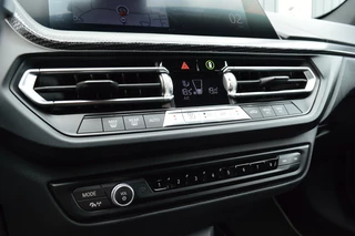 BMW 1 Serie BMW 1 Serie 120i High Executive Rijklaarprijs-Garantie Navigatie Led Sport interieur Airco - afbeelding nr 25