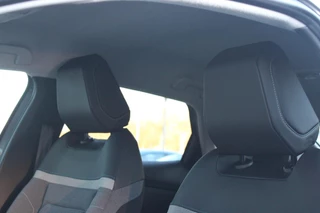 Citroën C4 Citroen C4 1.2 130PK FEEL PACK | NAVIGATIE | HEAD UP DISPLAY | ACHTERUITRIJ CAMERA | APPLE CARPLAY/ANDROID AUTO | LICHTMETALEN VELGEN | PARKEER SENSOREN | CLIMATE CONTROL | AFNEEMBARE TREKHAAK | EXTRA GETINTE ACHTER RUITEN | - afbeelding nr 17
