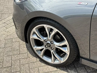 Ford Fiesta Ford Fiesta 1.0 EcoBoost ST-Line 100PK Winterpack Panodak Cruise Navi Climate Carplay Full-LED Parkeersensoren Achter Privacy Glass 18'' Inch Velgen *Sportief* - afbeelding nr 10
