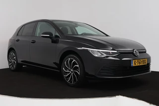 Volkswagen Golf Volkswagen Golf 1.0 TSI Life (PARKEERSENSOREN, CRUISE CONTROL ADAPTIEF, NAVIGATIE, NL-AUTO) - afbeelding nr 19