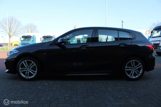 BMW 1 Serie BMW 1-serie 118i M Sport High Executive, Sportstoelen, Carplay, Pdc voor + achter, Stoelverwarming, Cruise, Clima. - afbeelding nr 3