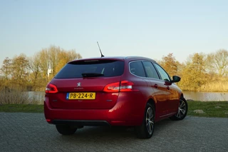 Peugeot 308 Peugeot 308 SW 1.2 130PK Allure | Rouge Babylone | Pano/NAV/Add.cruise/Allseason - Keurig! - afbeelding nr 6