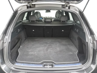Mercedes-Benz GLC Mercedes-Benz GLC 300e AMG // Trekhaak // Distronic // Panoramadak // Memory // 360 Camera // Keyless // 20 inch - afbeelding nr 6