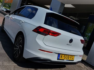 Volkswagen Golf 1.5 TSI 131pk 1st Edition | Origineel NL | Navi | Apple Carplay+Android Auto | Clima | Adap.Cruise | Led Koplampen | Stoel+Stuurwielverwarming | Rijstrook+Licht+Regensensor | Privacy Glass - afbeelding nr 45