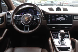 Porsche Cayenne Porsche Cayenne 3.0 E-Hybrid / Trekhaak / 360Camera / Burmester / Sportdesign / Sportchrono / Softclose / 21'' / Luchtvering / Keyless / Stuurverwarming / Matrix LED / DAB - afbeelding nr 9