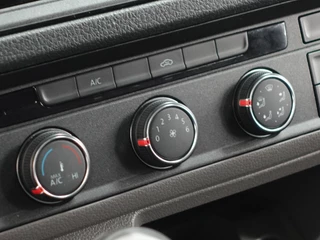 Volkswagen Crafter Volkswagen Crafter 30 2.0 TDI L3H3 Highline Trekhaak Apple Carplay Navigatie Cruise Control Camera MF Stuurwiel imperiaal + Trap - afbeelding nr 30